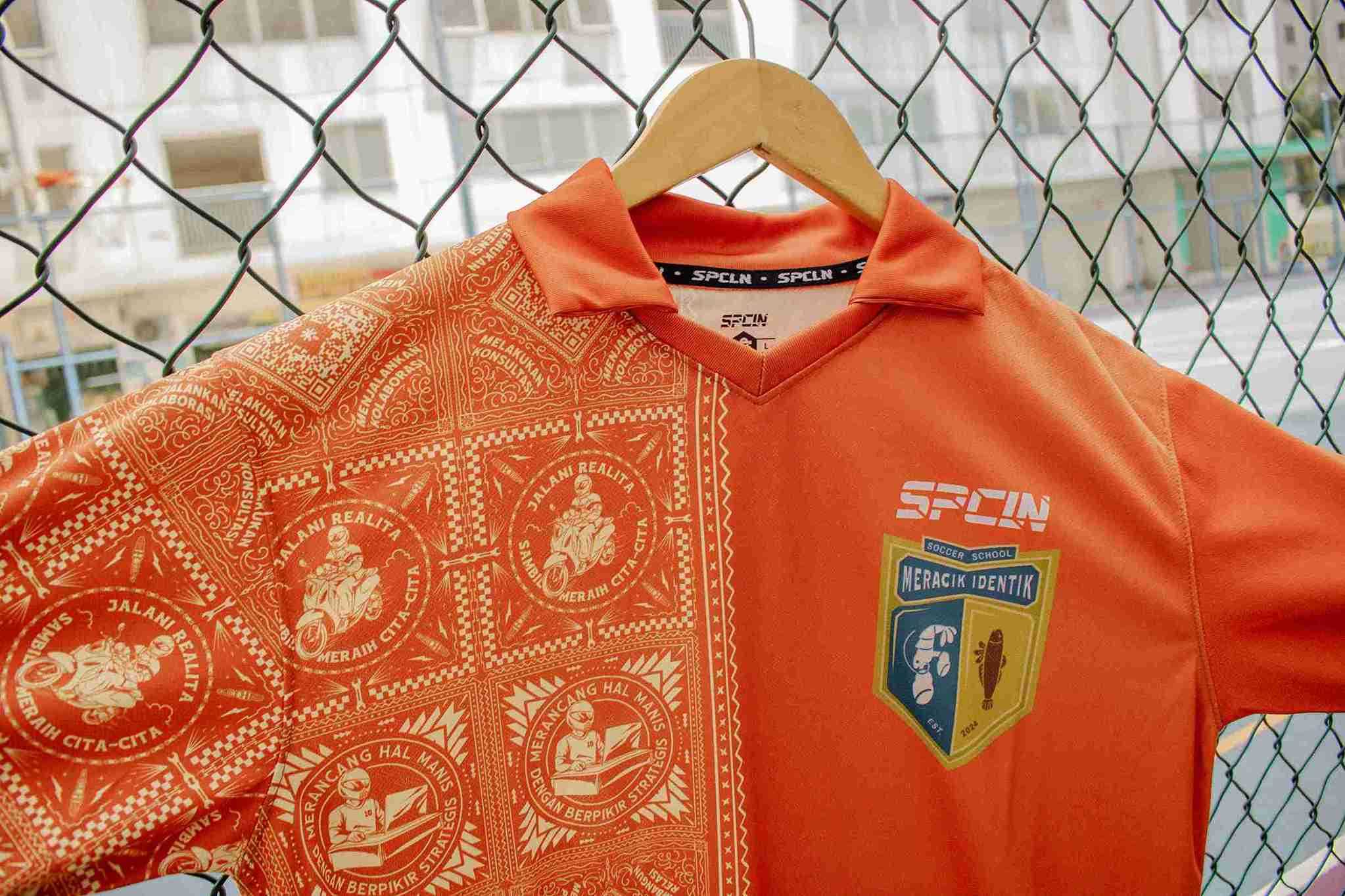 Jersey Away Meracik Identik tampak depan